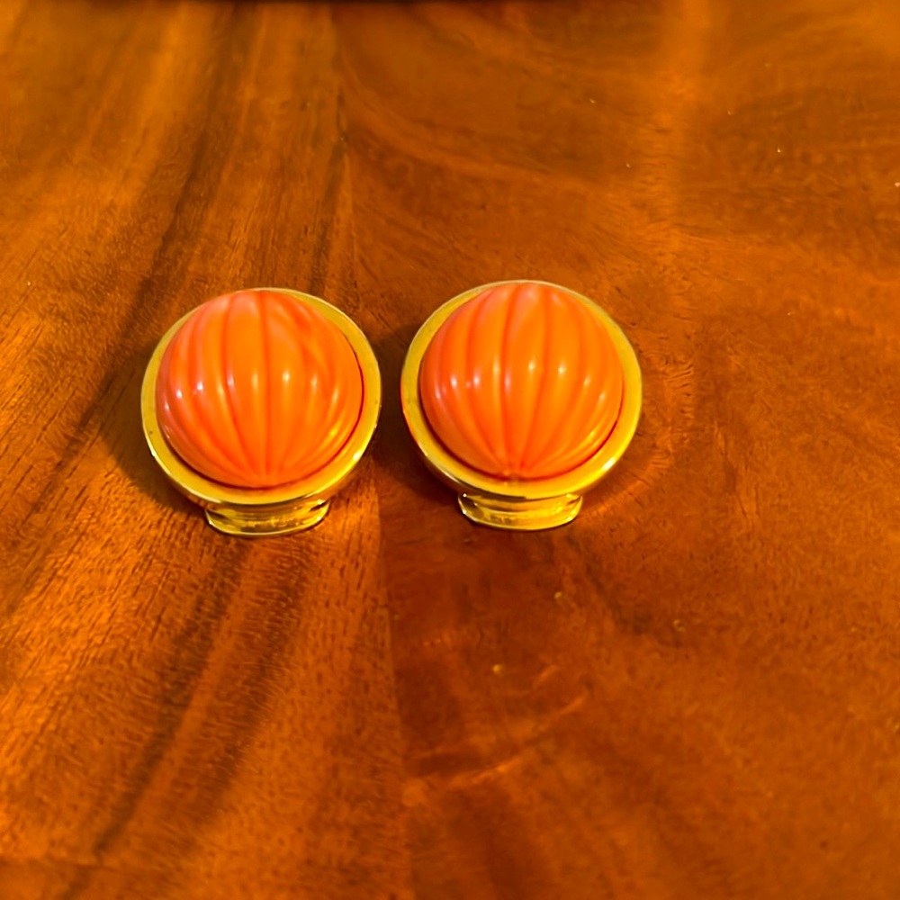 Final! Faux Coral Clip-on Earrings- Vintage - Picture 2 of 4